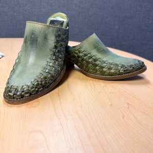 Freebird woven loafer in sage green